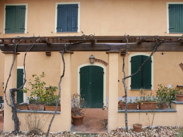 Farmhouse estate in 53 acres in Tuscany Ref: AVE02