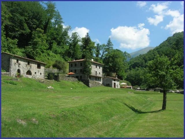 Restored 7-bedroom former millhouse in Tuscany Ref 7-33