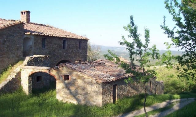 Tuscan stone farmhouse needing part-restoration Ref: P28